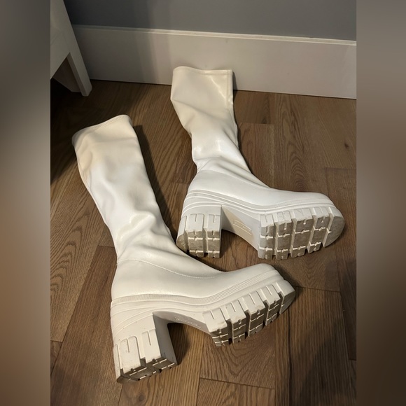 Call it Spring, knee length white boots - Picture 2 of 4